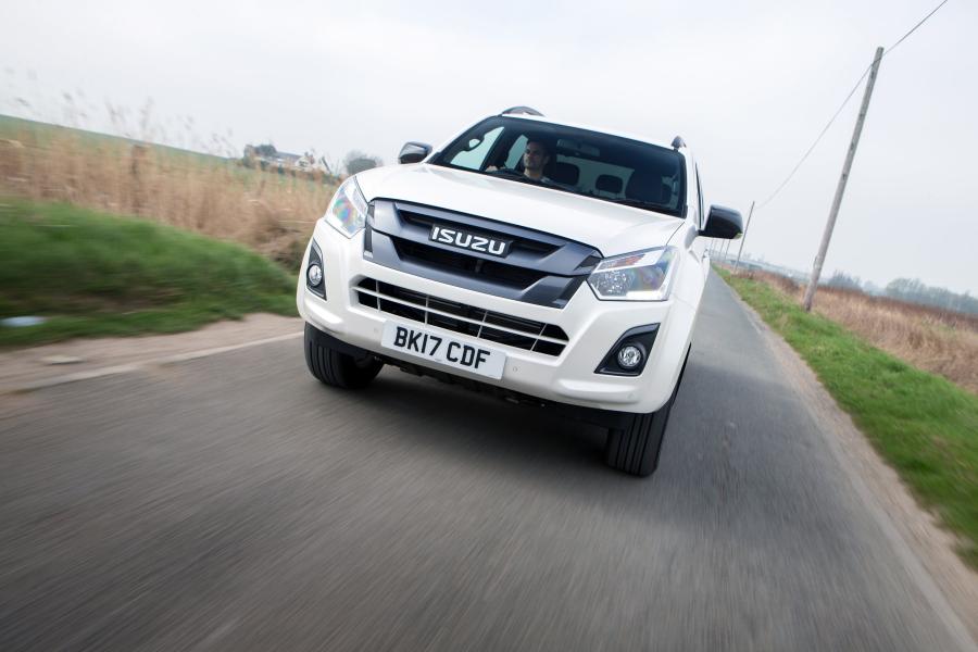  Isuzu D-Max Blade Double Cab 2017 года  (UK) (фото 2 из 52)